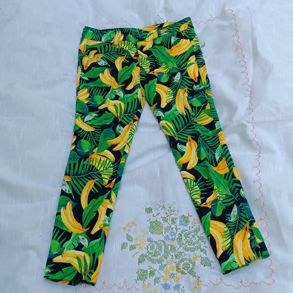 Old Navy Pixie Ankle pants size 4